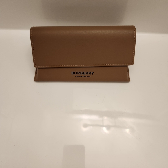 Burberry Sunglasses Case 👓 - Picture 6 of 9